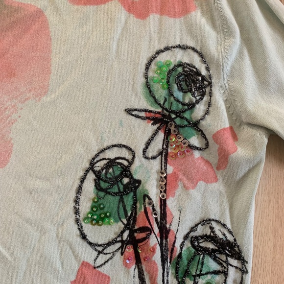 Artistic beaded light blue 3/4 sleeve top - Picture 6 of 9